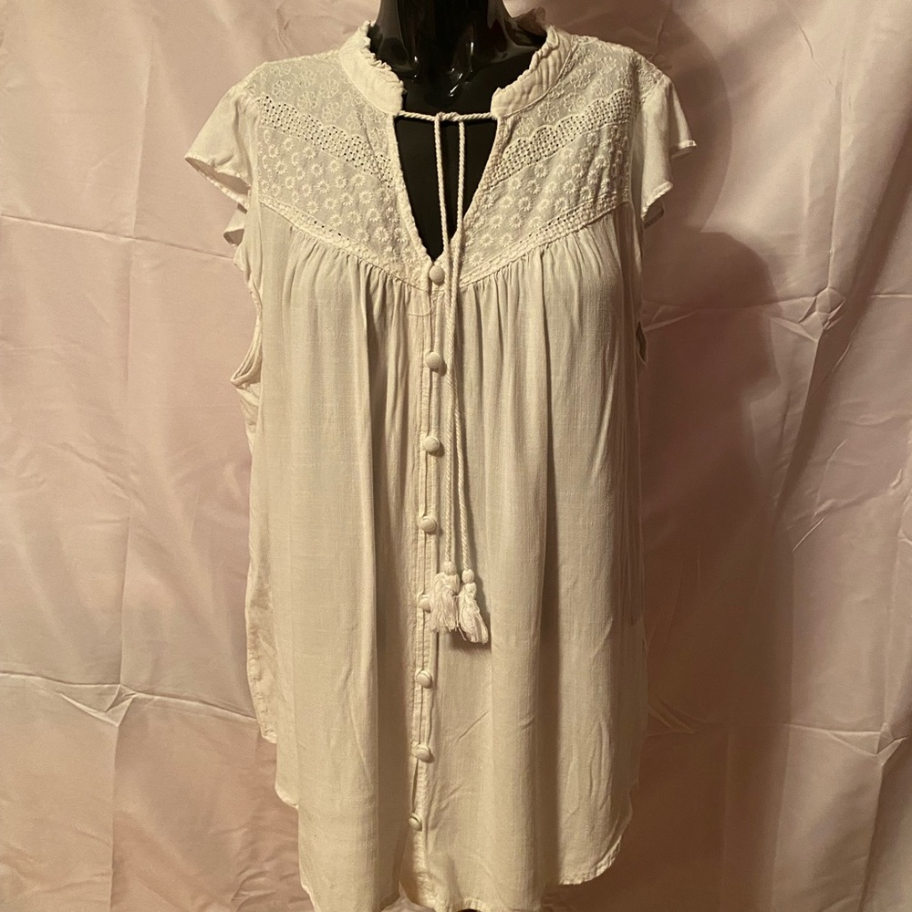 TORRID WHITE FLOWY TOP PLUS SIZE 2